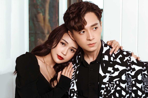 Sam và Ngô Kiến Huy là cặp đôi MC thân thiết trong showbiz.