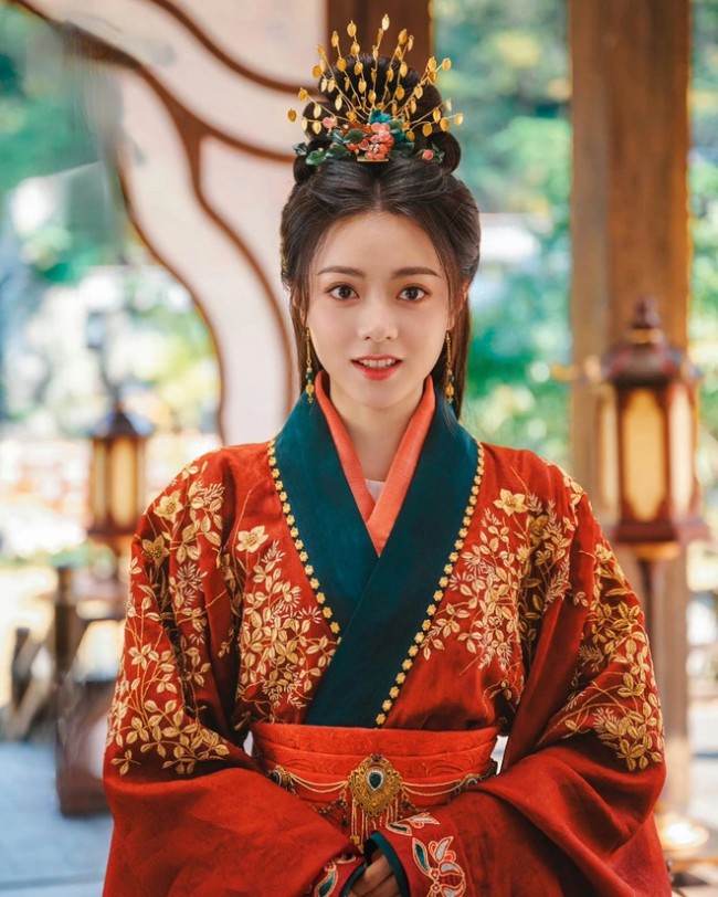 Độ Hoa Niên: Sức hút từ chuyện tình amp;#34;cảm lạnhamp;#34; của cặp đôi amp;#34;mỏ hỗnamp;#34;, bảo sao vượt mặt phim Lưu Diệc Phi - 10