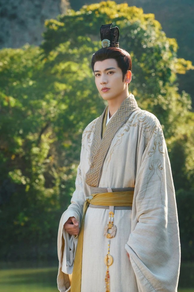 Độ Hoa Niên: Sức hút từ chuyện tình amp;#34;cảm lạnhamp;#34; của cặp đôi amp;#34;mỏ hỗnamp;#34;, bảo sao vượt mặt phim Lưu Diệc Phi - 8