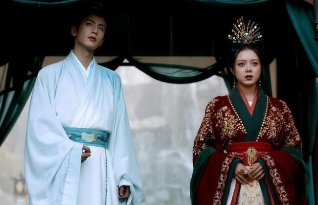 Độ Hoa Niên: Sức hút từ chuyện tình amp;#34;cảm lạnhamp;#34; của cặp đôi amp;#34;mỏ hỗnamp;#34;, bảo sao vượt mặt phim Lưu Diệc Phi - 2