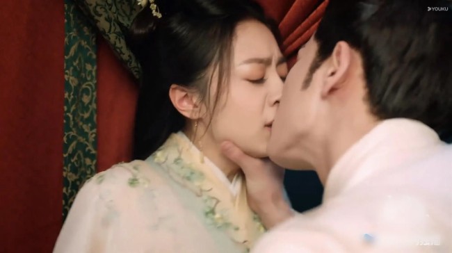 Độ Hoa Niên: Sức hút từ chuyện tình amp;#34;cảm lạnhamp;#34; của cặp đôi amp;#34;mỏ hỗnamp;#34;, bảo sao vượt mặt phim Lưu Diệc Phi - 9