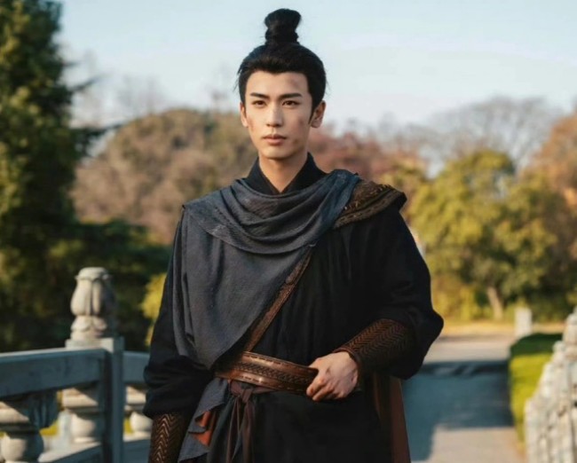 Độ Hoa Niên: Sức hút từ chuyện tình amp;#34;cảm lạnhamp;#34; của cặp đôi amp;#34;mỏ hỗnamp;#34;, bảo sao vượt mặt phim Lưu Diệc Phi - 7