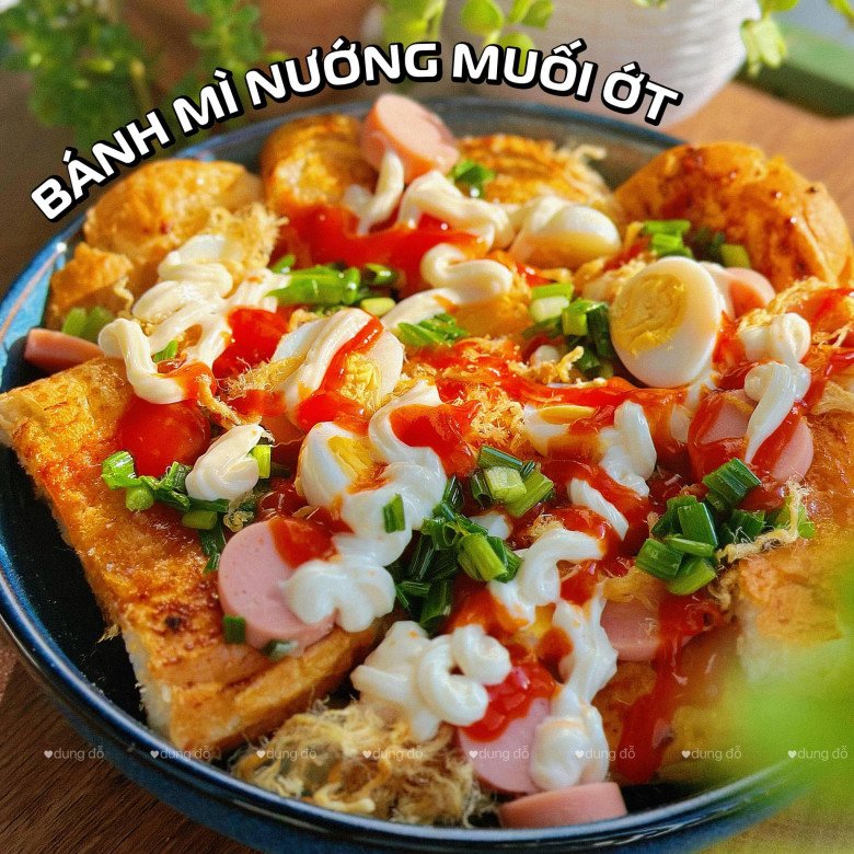 Cách làm bánh mì nướng muối ớt kiểu miền Tây thơm ngon, ăn chơi đã miệng của mẹ đảm Sài Gòn - 5