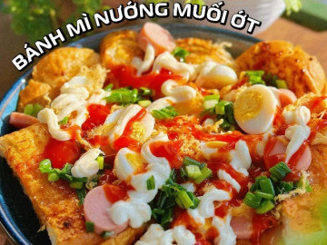 Cách làm bánh mì nướng muối ớt kiểu miền Tây thơm ngon, ăn chơi đã miệng của mẹ đảm Sài Gòn