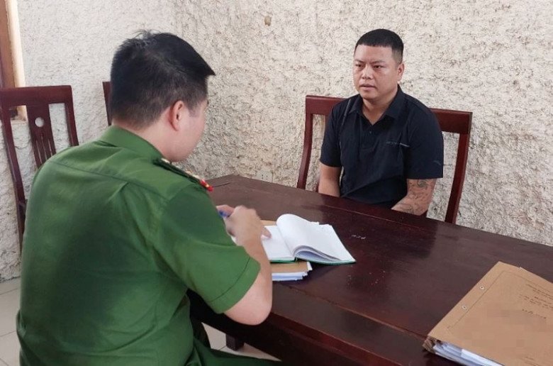 Ngô Công Vinh tại cơ quan điều tra. Ảnh: CA.