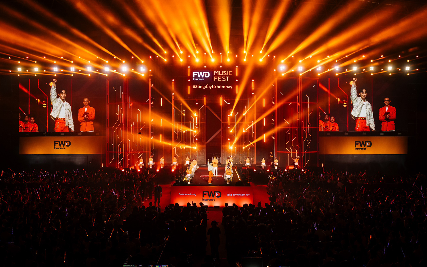 “Hit quốc dân” Sống đầy từ hôm nay với bản phối mới sôi động và đậm chất sống đầy.