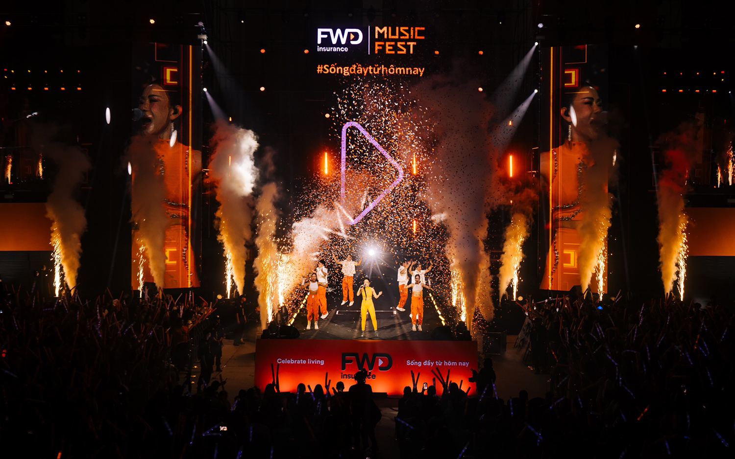 FWD Music Fest 2024 đã khuấy động không khí tại Cung thi đấu điền kinh trong nhà Mỹ Đình ngày 13/7 vừa qua.