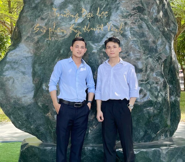 Khi đi làm, cái tên của Đông cũng khiến cả công ty tròn mắt