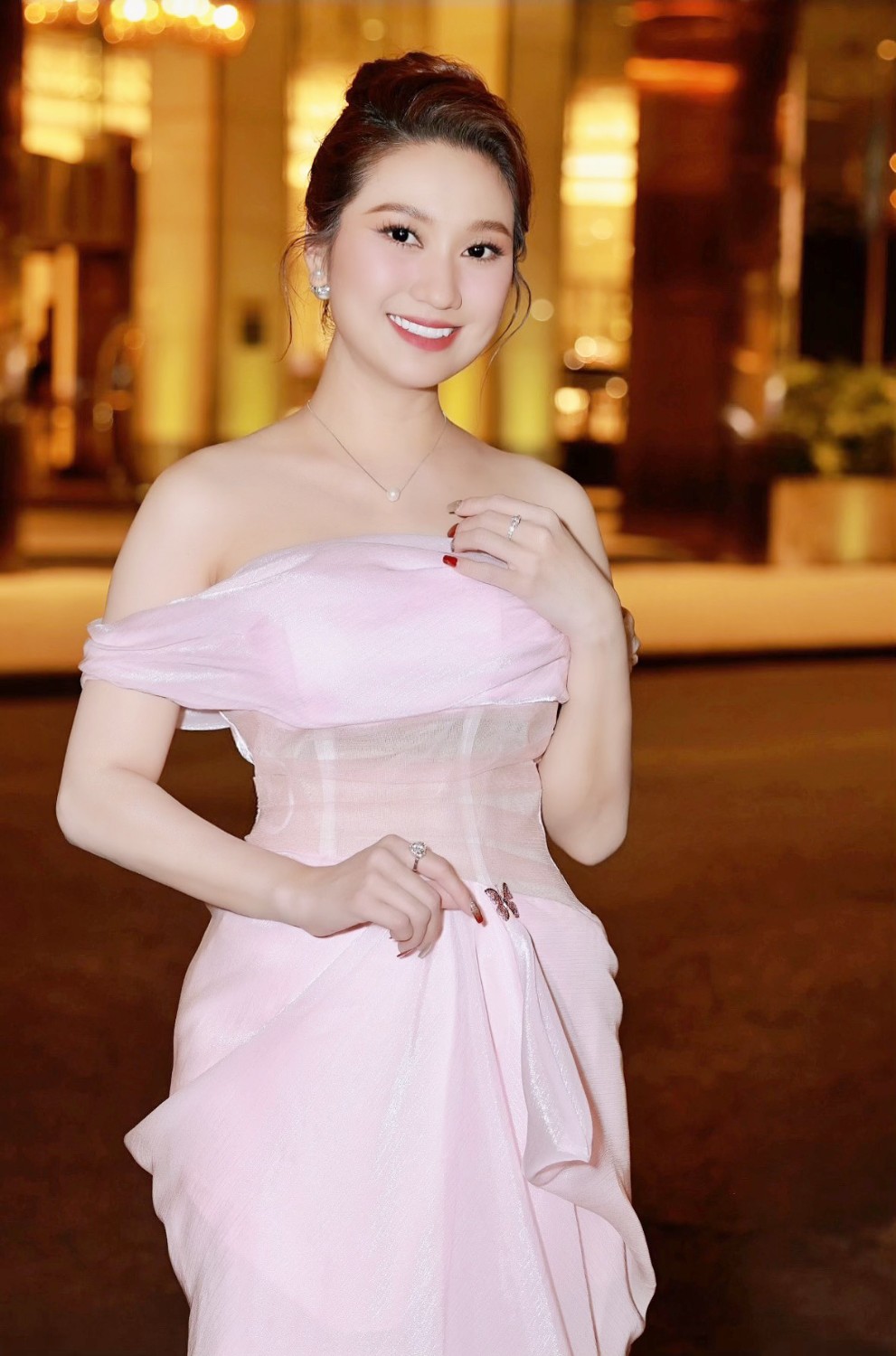 Nữ diễn viên gặp trắc trở trong chuyện tình cảm.