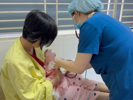 Bé trai 5 ngày tuổi mắc thủy đậu, bác sĩ khuyên điều cần ngay làm để tránh lây nhiễm, biến chứng