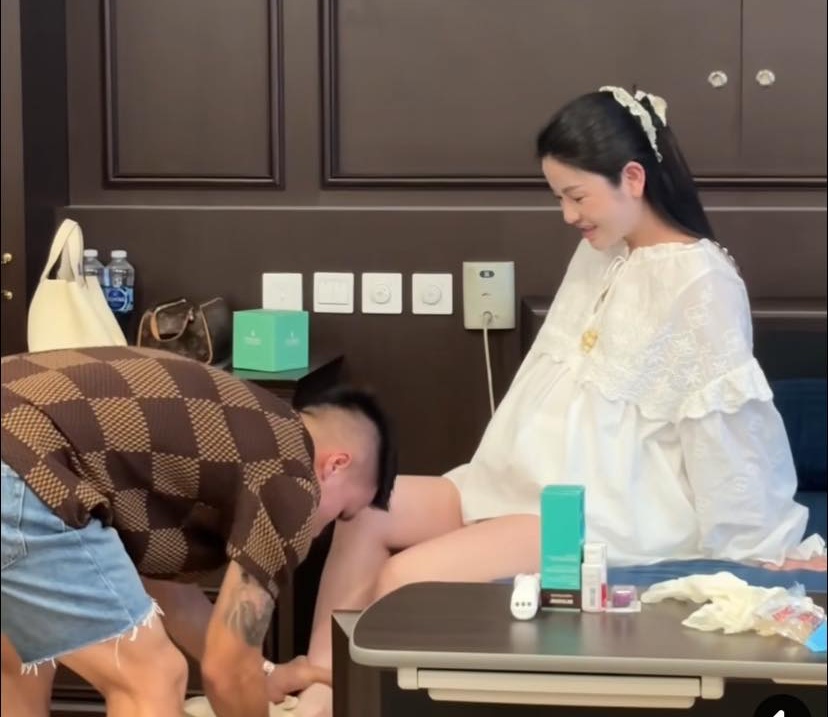 Quang Hải chăm vợ tỉ mỉ từng chi tiết.