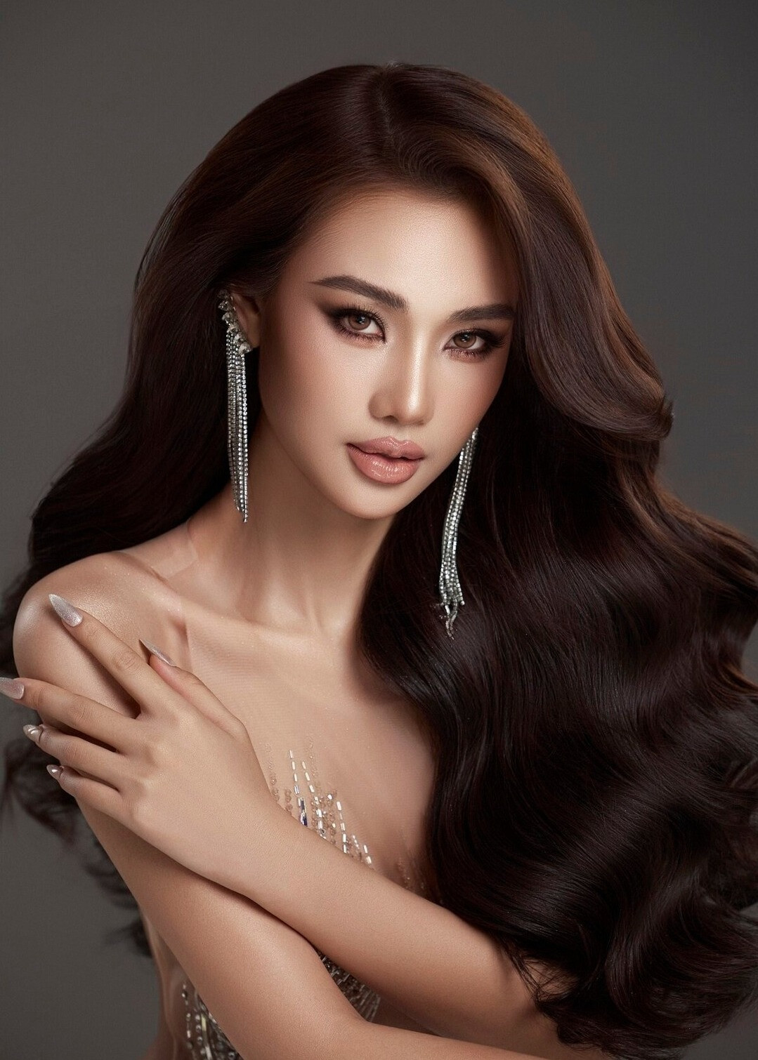 Sở hữu vòng eo 56cm, nữ thư ký của tổng giám đốc thi Miss Grand Vietnam là ai? - 1