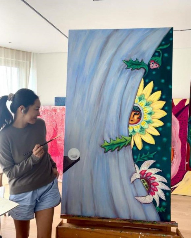 Các bức tranh của cô nhận được khá nhiều lời khen ngợi.