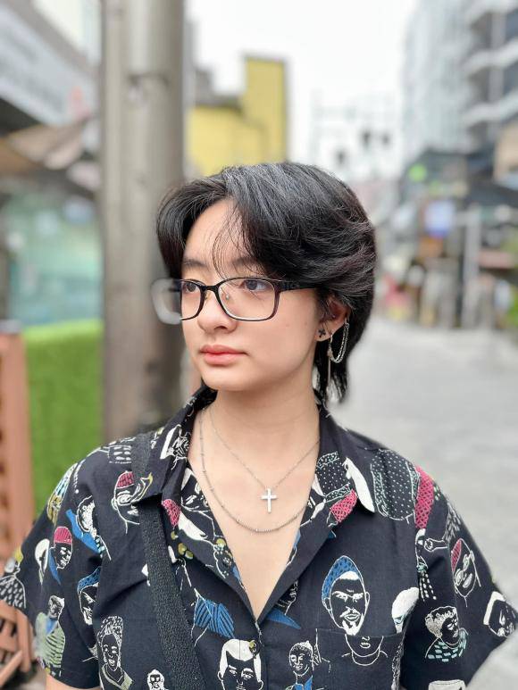 Thanh Tuyền cắt tóc ngắn, gu thời trang cool ngầu.