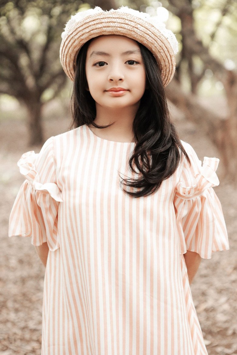 Hồi nhỏ, Bông được nhận xét có gương mặt điện ảnh. 