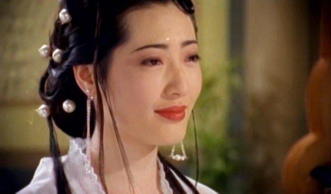 Đời chìm nổi của amp;#34;nữ thần lẳng lơamp;#34; đánh mất vòng 1 gợi cảm, đi bán mì với bạn trai - 2