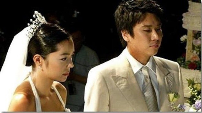 Lee Hye Young có cuộc hôn nhân với bạn trai 10 năm Lee Sang Min.