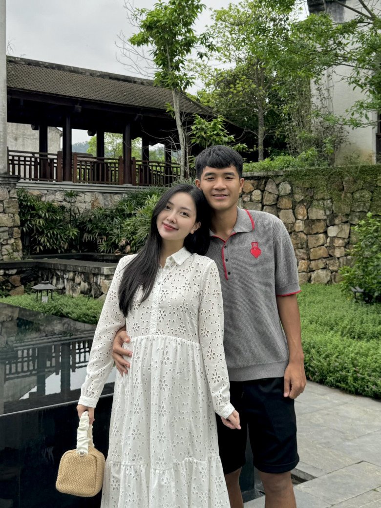 Cặp đôi vẫn tình cảm mặn nồng sau 2 năm kết hôn.