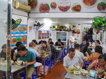 Quán miến lươn duy nhất ở Hà Nội được Michelin gọi tên, khách đông tấp nập