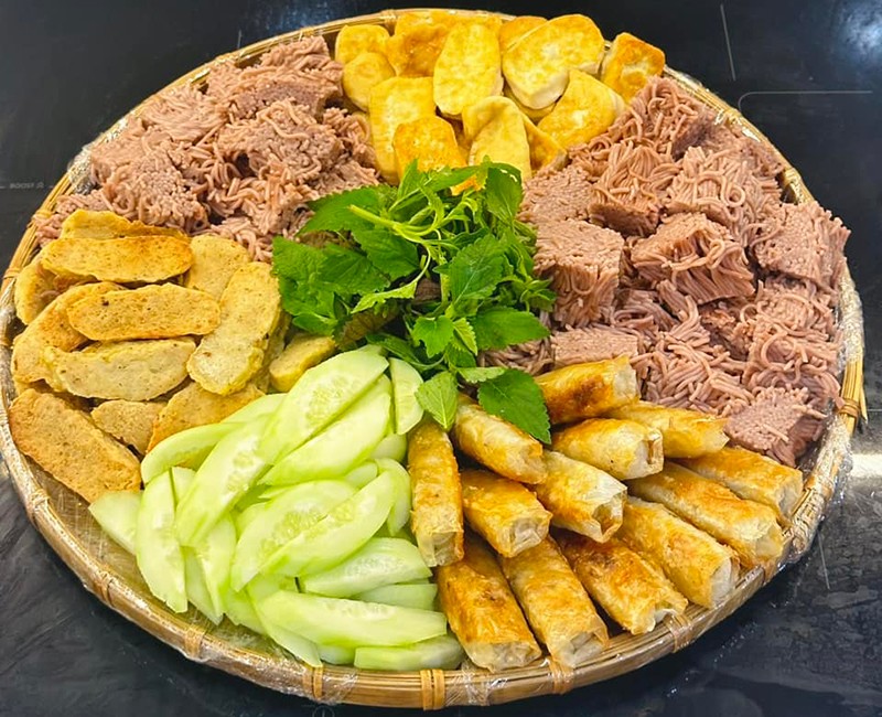 Mẹt bún chay.
