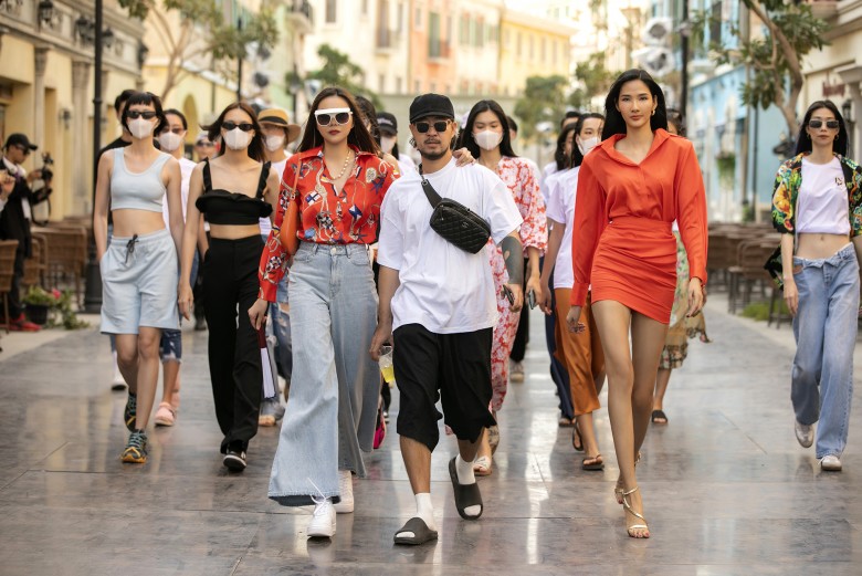 Thanh Hằng và Hoàng Thùy nhiều lần cùng nhau đi kết show cho các nhà thiết kế nổi tiếng. 