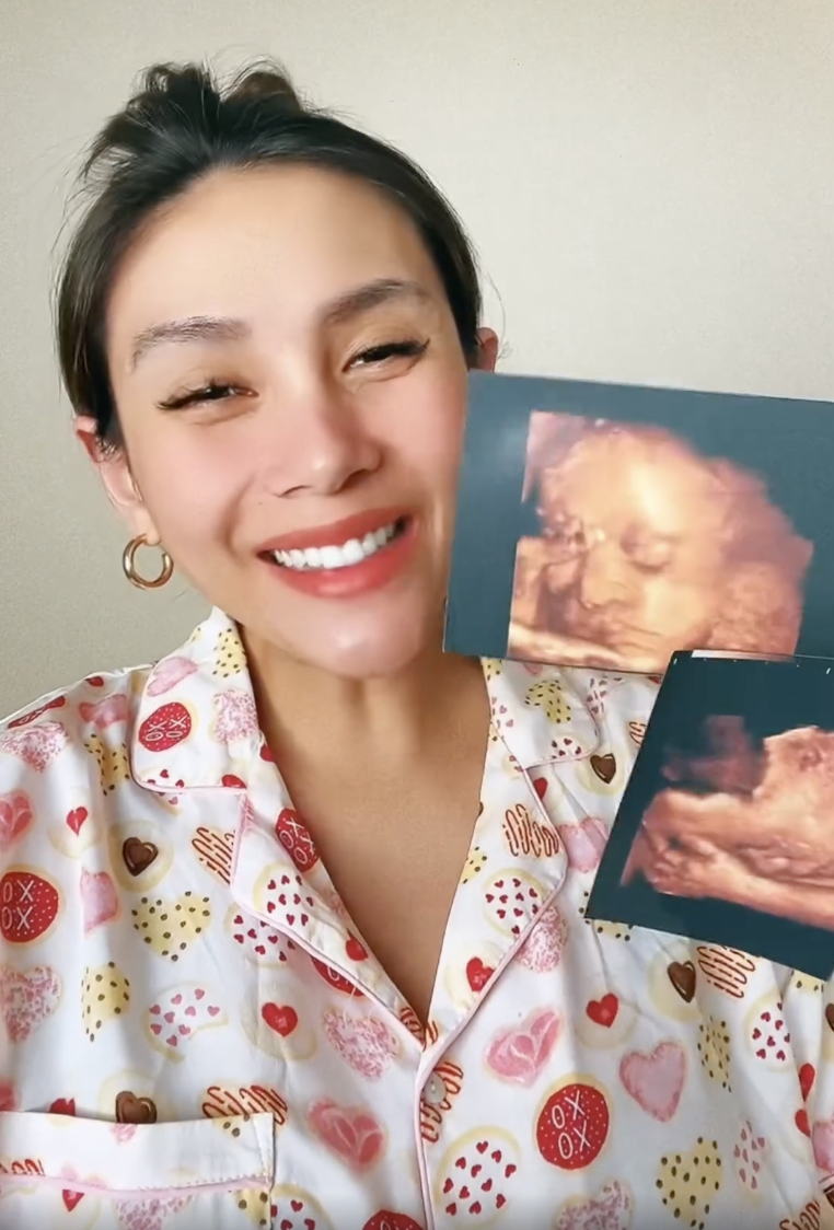 Nụ cười hạnh phúc của mẹ bầu Võ Hoàng Yến khi sắp được gặp con yêu.