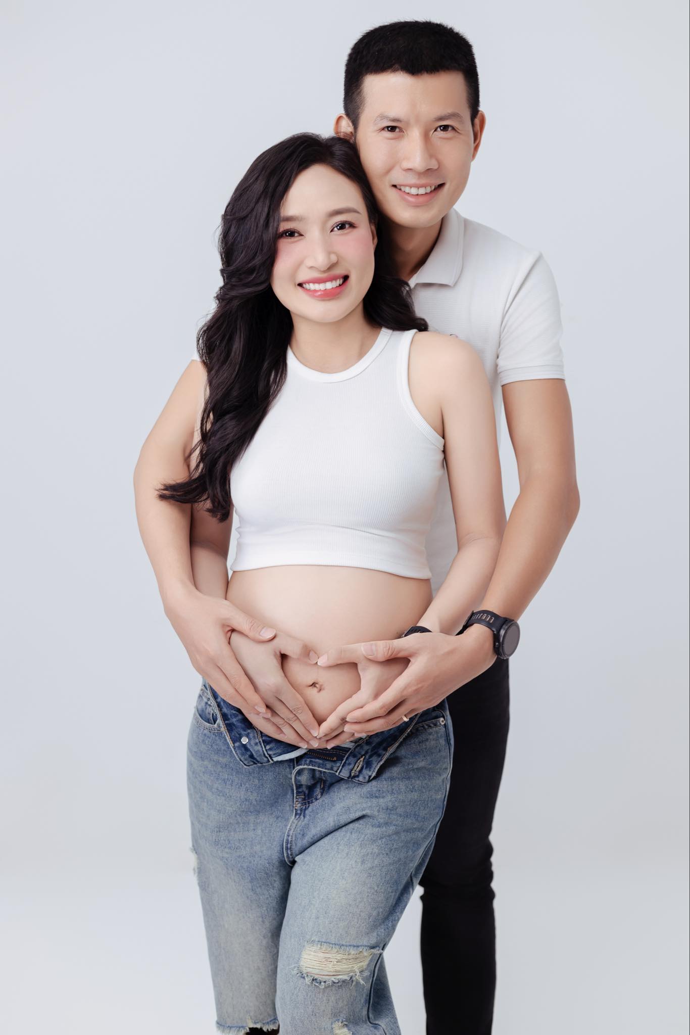 Ở những tháng cuối thai kì, chị Phạm Nga chỉ tăng 10kg và tràn đầy năng lượng.