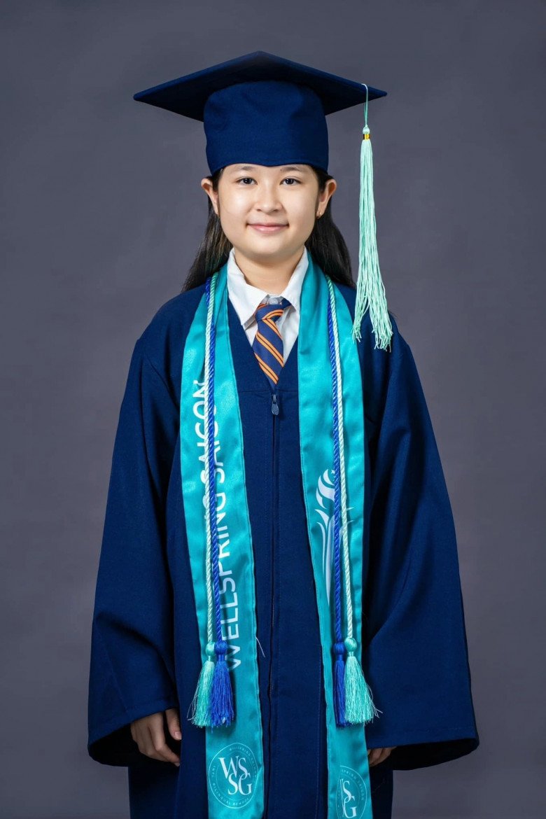 So với ảnh ngày bé, con gái Huy Khánh ra dáng thiếu nữ.