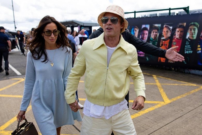 Brad Pitt và Ines tình tứ khi xuất hiện cùng nhau.