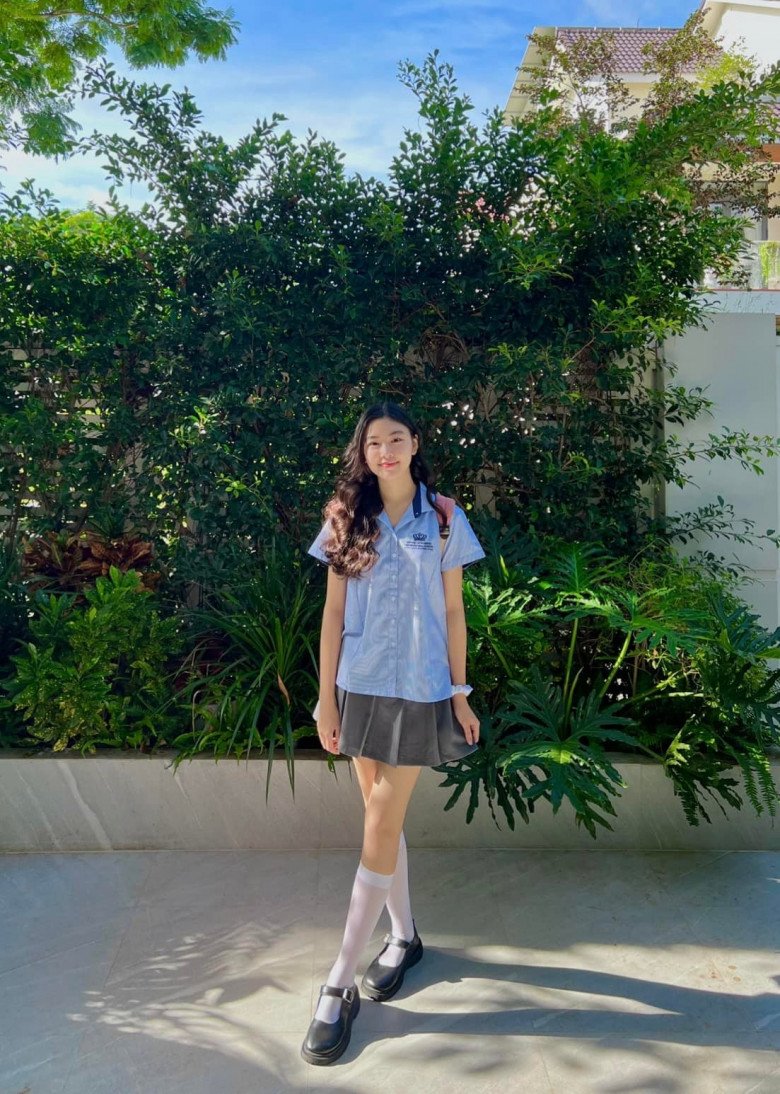 Lọ Lem nhà MC Quyền Linh không chỉ xinh đẹp mà còn học giỏi. 