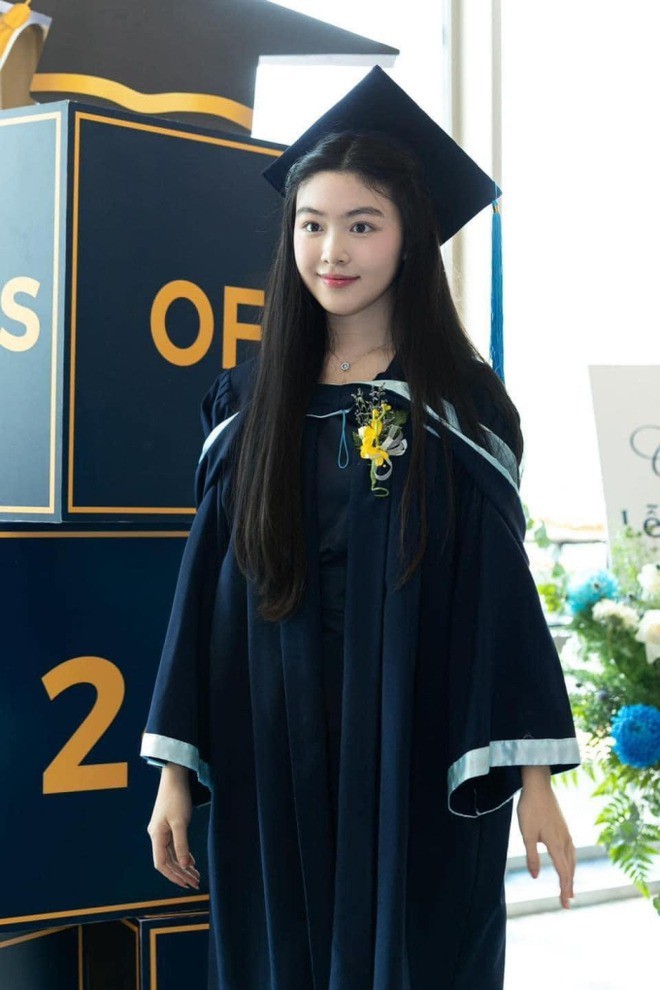 Lọ Lem gây ấn tượng bởi tài sắc vẹn toàn.