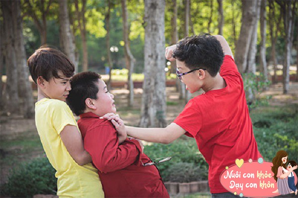 Khi bị bắt nạt, nói với trẻ có thể tức giận.
