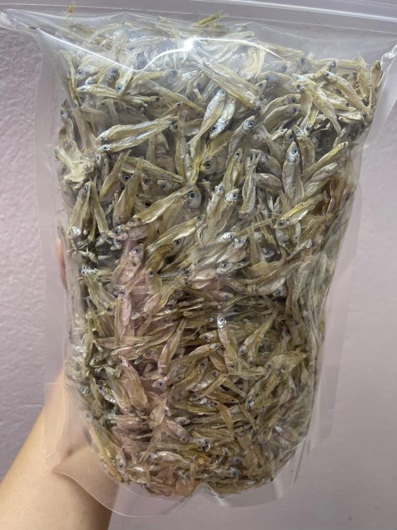 Trên chợ mạng có nhiều địa chỉ rao bán món cá cơm khô