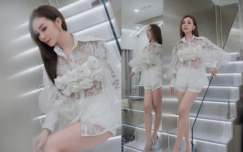 Outfit với quần short trắng, phối kèm áo sơ mi xuyên thấu đồng điệu giúp cô nàng hoàn thiện tổng thể vô cùng sang chảnh. Đặc biệt, để không bị phô phang quá nhiều khi mặc áo xuyên thấu, người đẹp ưu tiên mix mặc áo lót bên trong đồng màu. 
