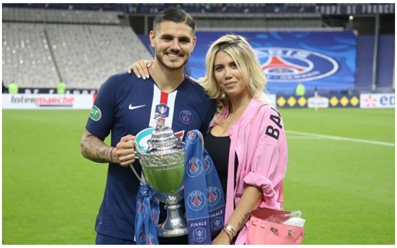 Bà xã Wanda Nara của tiền đạo Mauro Icardi hơn anh tận 7 tuổi. Cô nổi tiếng là người sở hữu vóc dáng nóng bỏng. 
