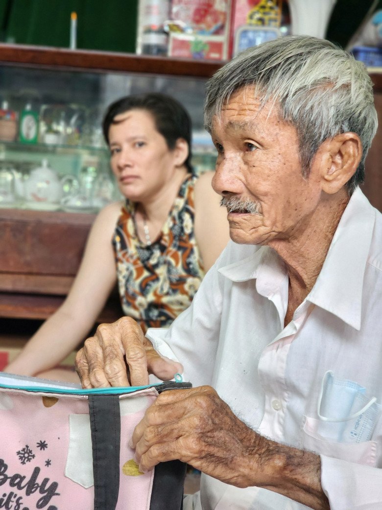 Gia đình ông Phải gồm 5 thành viên, đang ở căn chung cư nhỏ vỏn vẹn vài chục mét vuông. 