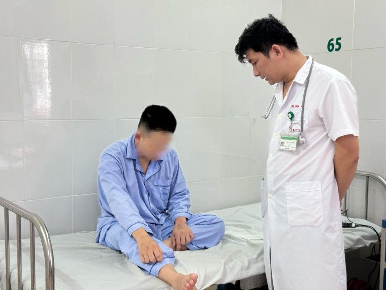 Nam thanh niên hiện vẫn được theo dõi và điều trị tại bệnh viện. Ảnh: BSCC. 