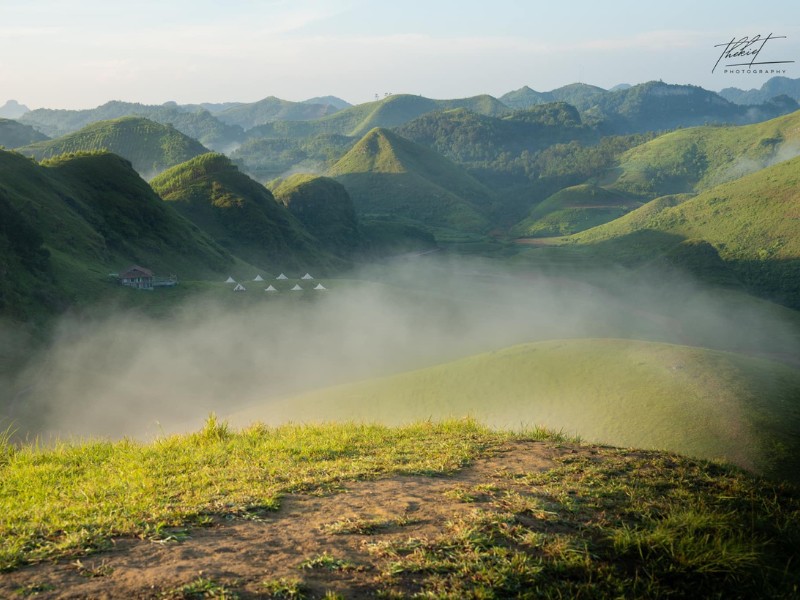 Từ tháng 5 đến tháng 10, du khách đến đây còn có cơ hội “săn” biển mây bồng bềnh đẹp mắt. (Ảnh: Thế Kiệt)
