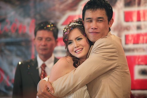 Cuộc hôn nhân thứ 2 của Hiệp Gà cũng ngắn ngủi. 