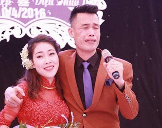 Hiệp Gà khóc trong đám cưới lần 3.