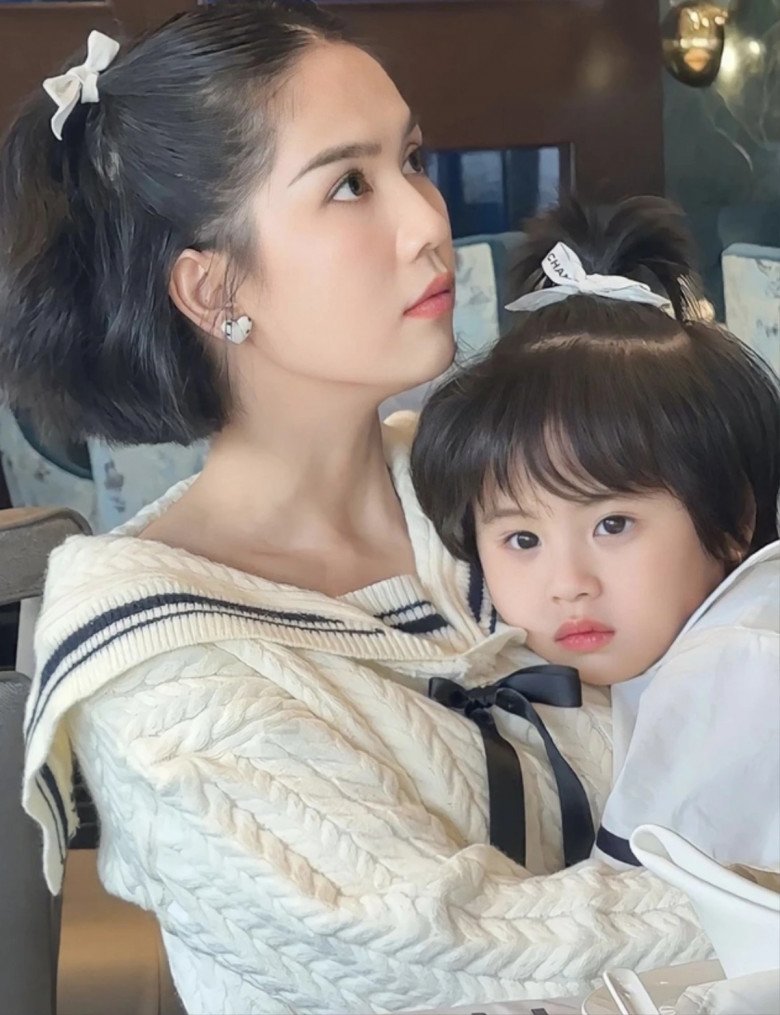 Ngọc Trinh chăm bẵm cho con gái trong biệt thự gần 60 tỷ, ái nữ cành vàng chuẩn amp;#34;khuônamp;#34; của mẹ - 4