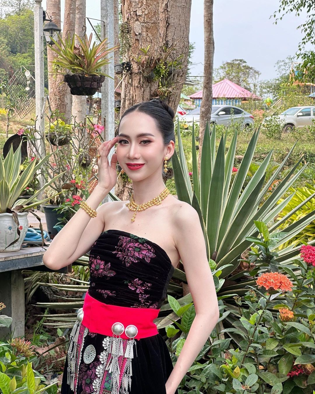 Người đẹp Lào sang Việt Nam thi Hoa hậu Trái Đất - 14