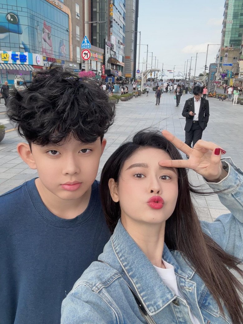 Con trai Trương Quỳnh Anh trổ nét điển trai ở tuổi 12.