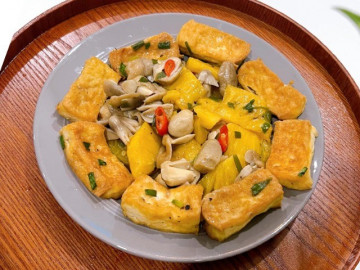 Đậu hũ kho nấm, dứa chay đơn giản, thanh đạm mà cực ngon miệng của mẹ đảm Sài Gòn