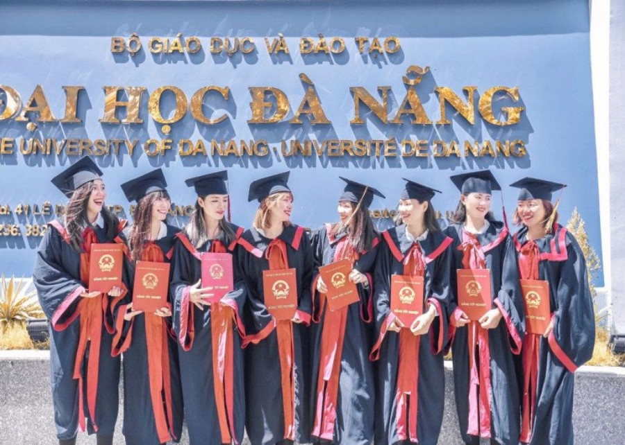 8 con gái của ông Thương đều thành đạt