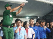Tin tức - Kéo bạt, che mưa cho hàng ngàn người đến viếng Tổng Bí thư Nguyễn Phú Trọng ở Hội trường Thống Nhất