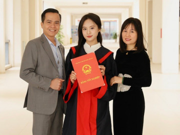 Nữ thủ khoa khối D trúng tuyển tận 7 trường: Không đi học thêm, tự học tiếng Anh qua phim, nhạc