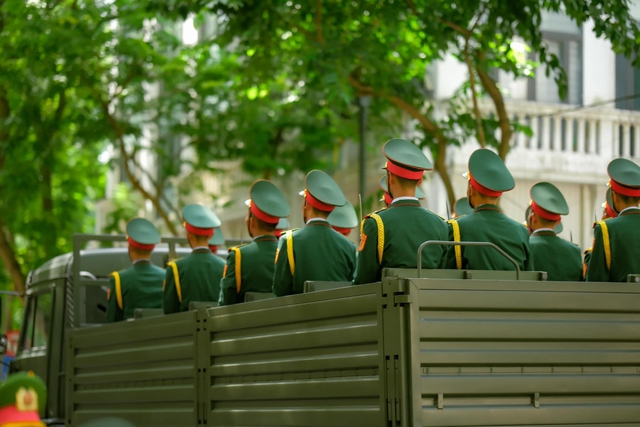 Xúc động khoảnh khắc đoàn xe tang đưa linh cữu Tổng Bí thư Nguyễn Phú Trọng di chuyển qua các tuyến phố Hà Nội - 8