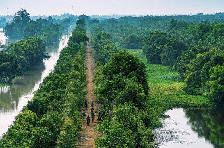 img src/upload/3-2024/images/2024-07-26/nghi-duong-o-khu-bao-ton-ngap-nuoc-lang-sen-1721986695-150-width780height390.jpg width660 /Nơi đây có khu nghỉ dưỡng riêng giúp du khách thư giãn, nghỉ ngơi, tránh xa ồn ào, khói bụi của thành phố.