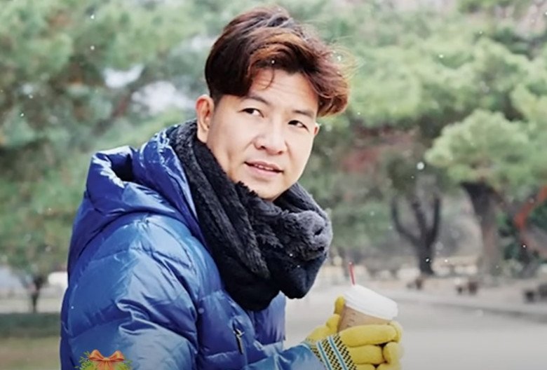 Vẻ ngoài của đạo diễn thời chưa phẫu thuật.